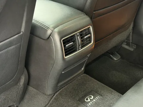 Infiniti Q50L