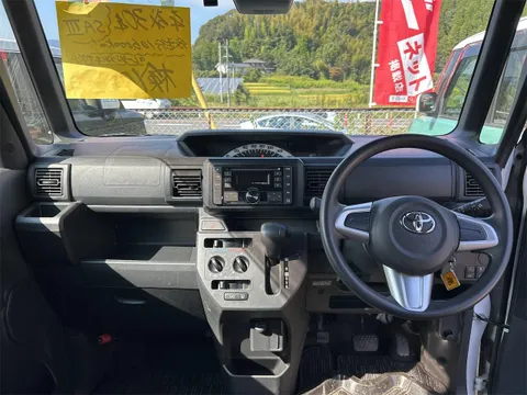 Toyota Pixis Mega