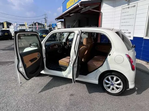 Daihatsu Mira Gino