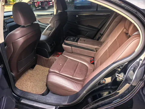 Hongqi H7