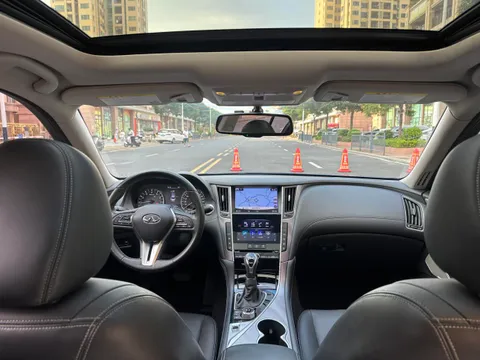 Infiniti Q50L