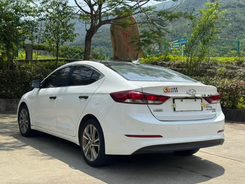 Hyundai Elantra (Avante)