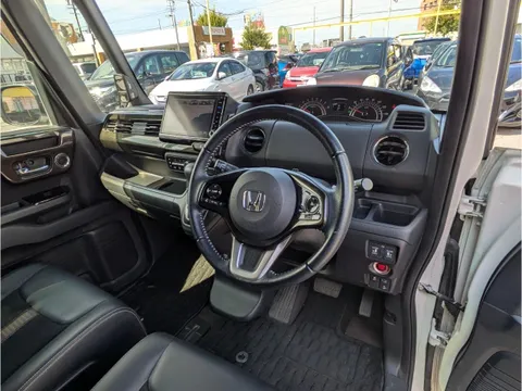 Honda N-BOX Custom
