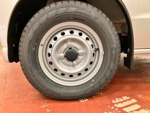 Nissan Clipper Van