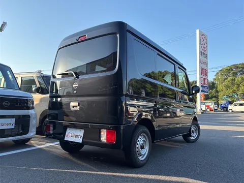Nissan Clipper Van