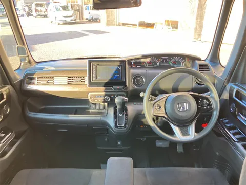 Honda N-BOX Custom