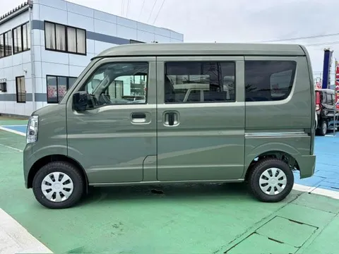 Nissan Clipper Van