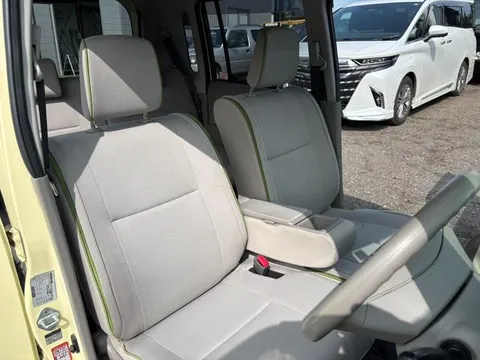 Toyota Pixis Space