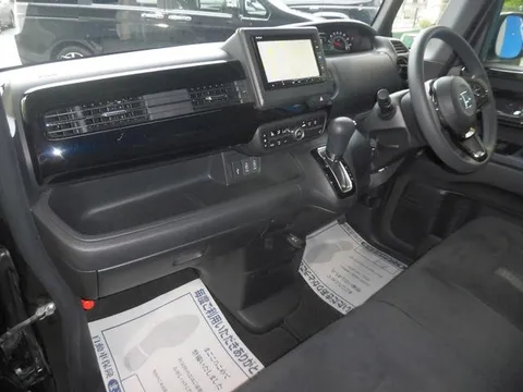 Honda N-BOX Custom