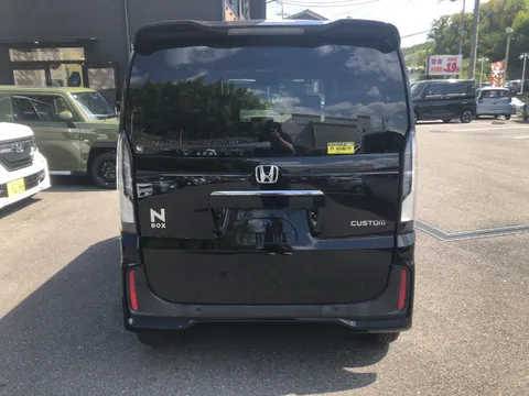 Honda N-BOX Custom
