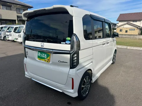 Honda N-BOX Custom