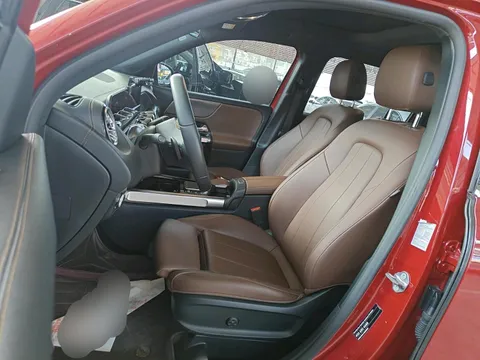 Mercedes-Benz Mercedes-Benz GLB