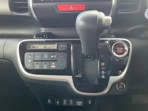 Honda N-BOX Slash