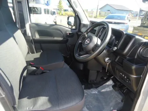 Nissan Clipper Van