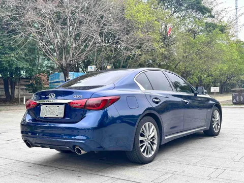 Infiniti Q50L