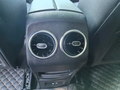 Mercedes-Benz Mercedes-Benz GLA