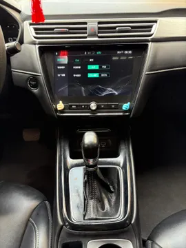 Roewe i5