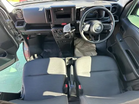 Nissan Clipper Van