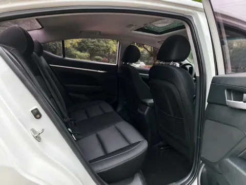 Hyundai Elantra (Avante)