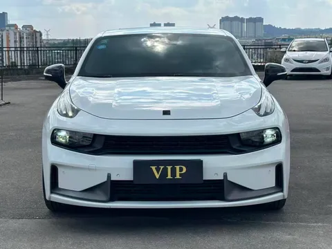 Lynk & Co 03