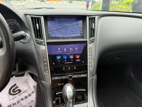 Infiniti Q50L