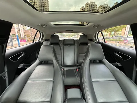 Mercedes-Benz Mercedes-Benz GLA