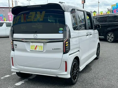 Honda N-BOX Custom