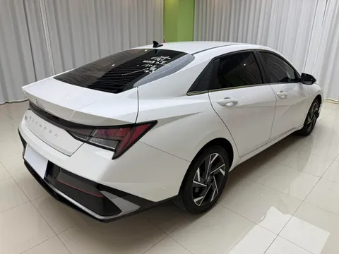 Hyundai Elantra (Avante)