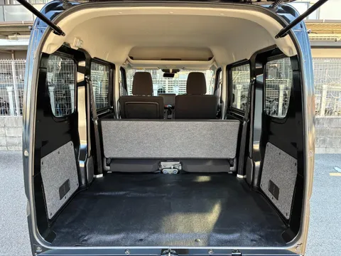 Nissan Clipper Van