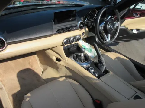 Mazda MX-5 (Roadster)