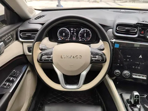 Lynk & Co 02