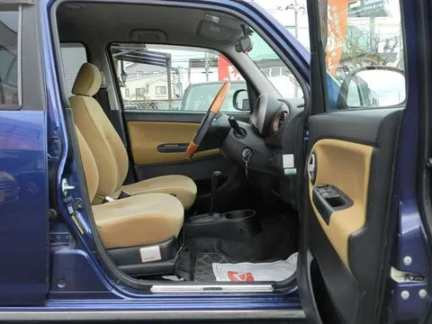 Daihatsu Mira Gino