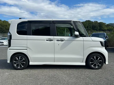 Honda N-BOX Custom