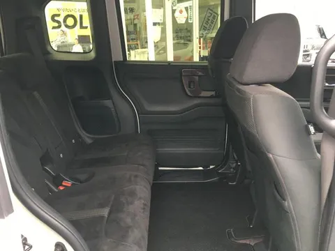 Honda N-BOX Custom