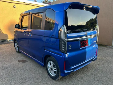 Honda N-BOX Custom