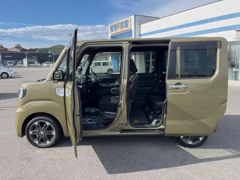 Toyota Pixis Mega