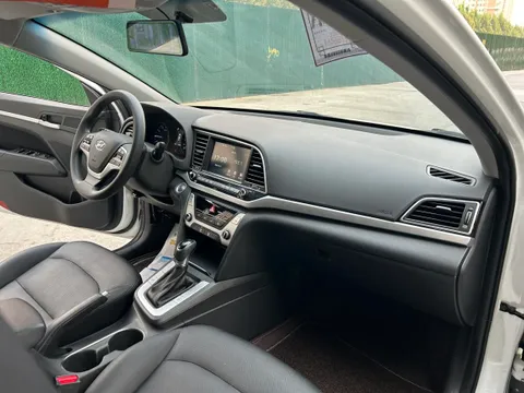 Hyundai Elantra (Avante)
