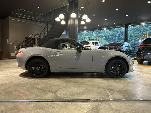 Mazda MX-5 (Roadster)