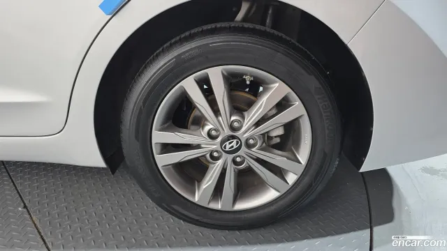 Hyundai Elantra (Avante)