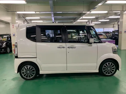 Honda N-BOX Custom