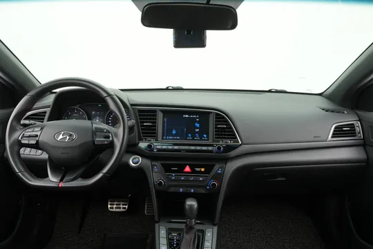 Hyundai Elantra (Avante)