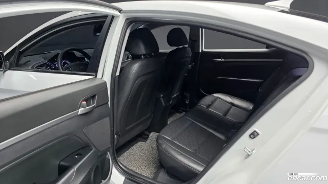 Hyundai Elantra (Avante)