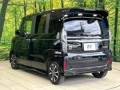 Honda N-BOX Custom