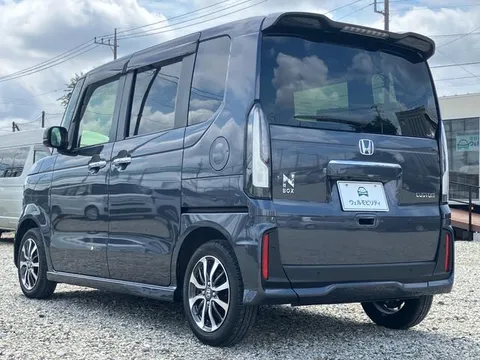 Honda N-BOX Custom
