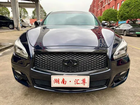 Infiniti Q70