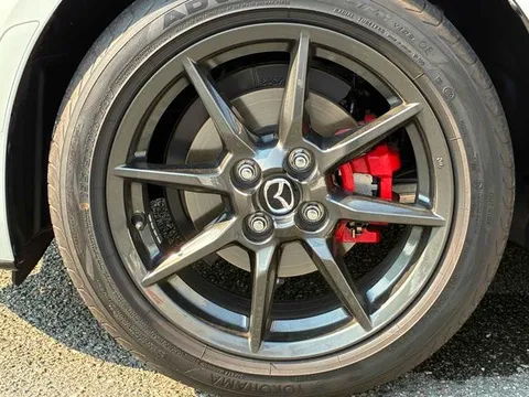 Mazda MX-5 (Roadster)