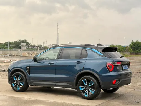 Lynk & Co 01