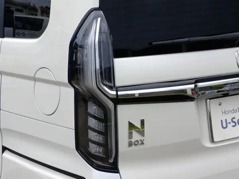 Honda N-BOX Custom