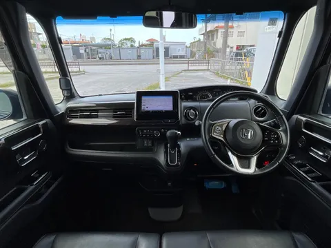 Honda N-BOX Custom