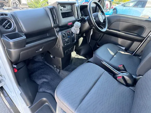 Nissan Clipper Van